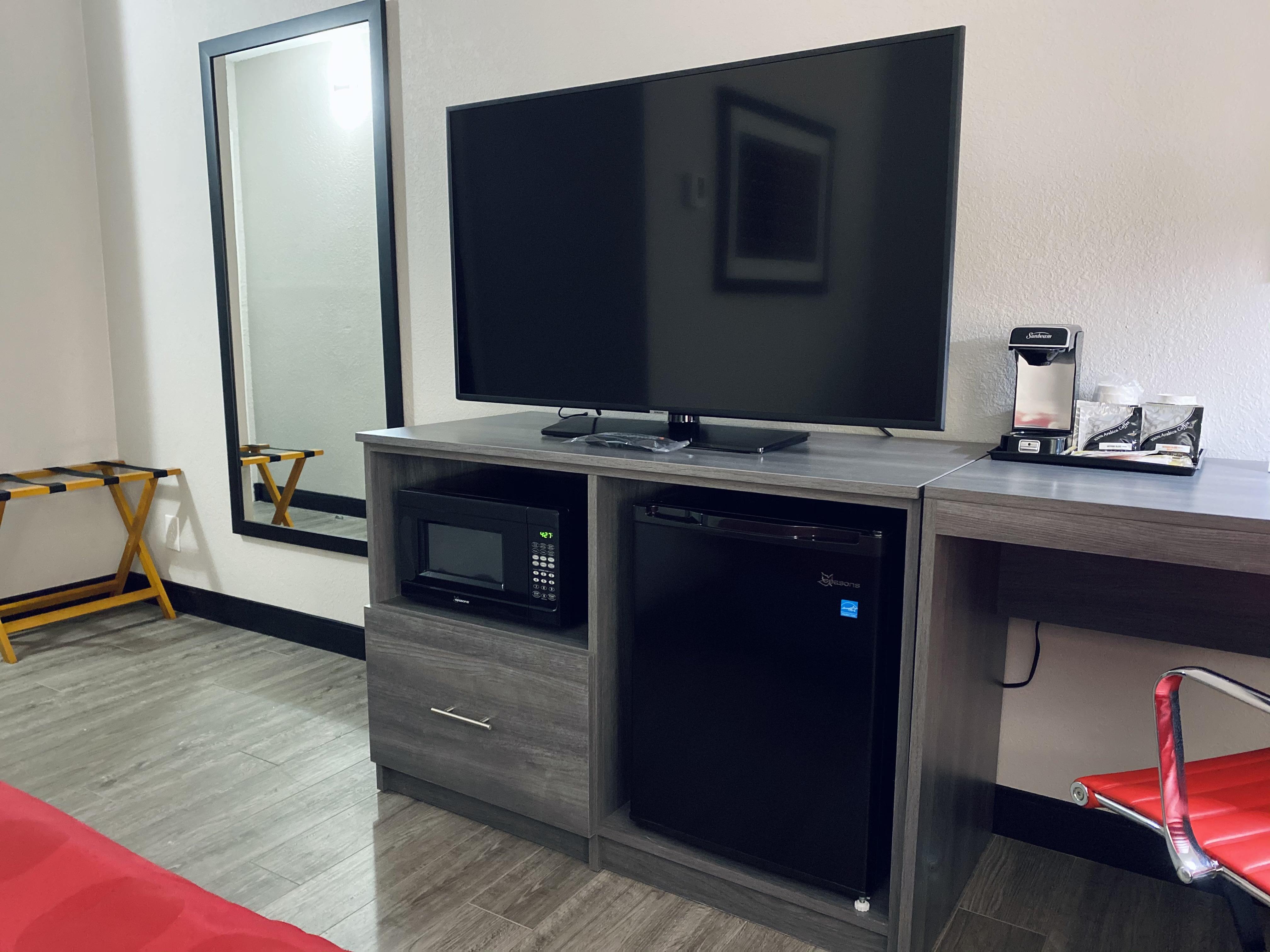 Отель Ramada By Wyndham Hartford North - Bradley Airport Виндзор Локс Экстерьер фото