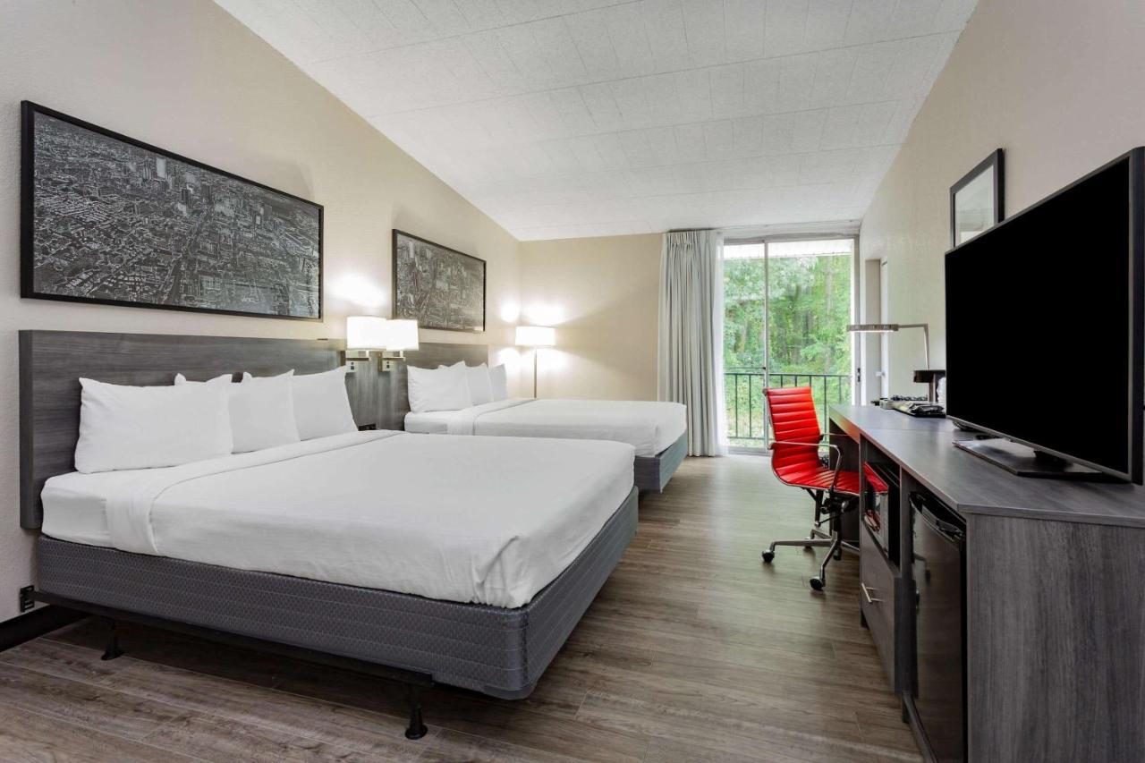 Отель Ramada By Wyndham Hartford North - Bradley Airport Виндзор Локс Экстерьер фото
