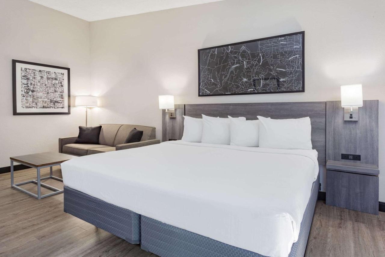 Отель Ramada By Wyndham Hartford North - Bradley Airport Виндзор Локс Экстерьер фото